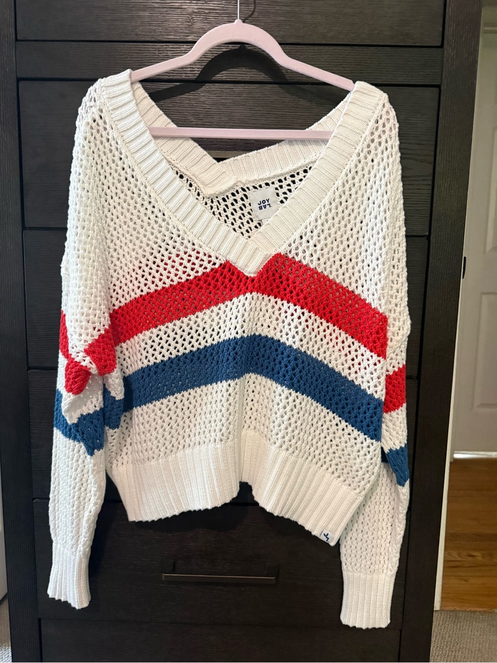 JoyLab White Open-Knit V-Neck Sweater with Red & Blue Chevron Stripes